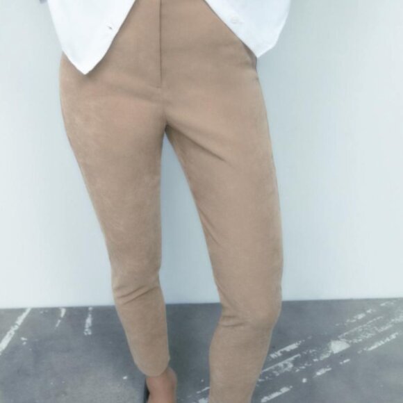 GOLD BUTTON SOFT HIGH RISE LEGGINGS - Picture 1 of 6